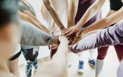 Warum der Sommer die besten Teamerlebnisse schafft: Es liegt nicht nur am Wetter. Sondern daran, wie Menschen ausserhalb des Büros miteinander umgehen.